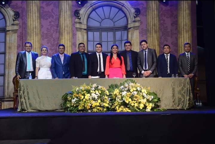 Presidente da Câmara Municipal de Caracaraí dá posse a Prefeita eleita Diane Coelho e o Vice Julinho Reis.